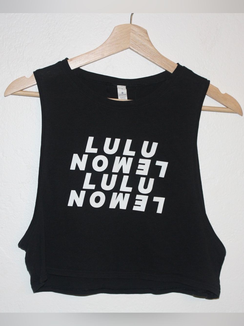 Lululemon Black Muscle Love Crop Tanktop